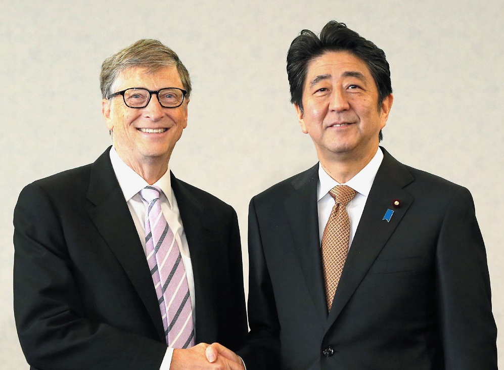 Japanese Prime Minister Shinzo Abe (right) with Bill Gates. (AFP/file)