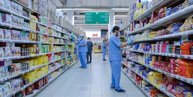 Saudi Arabia announced 44 more deaths from COVID-19 and 2,331 new confirmed cases of the disease on Wednesday. (SPA)