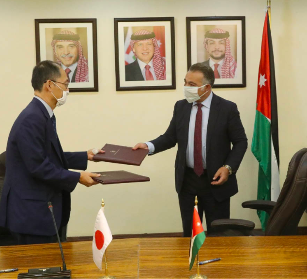 The Japanese Ambassador to Jordan Hidenao Yanagi and the Jordanian Minister of Planning and International Cooperation Wissam Rabadi signing the grant agreement at the Ministry of Planning and International Cooperation in Jordan, July. 27, 2020. (The Jordan News Agency/Petra)