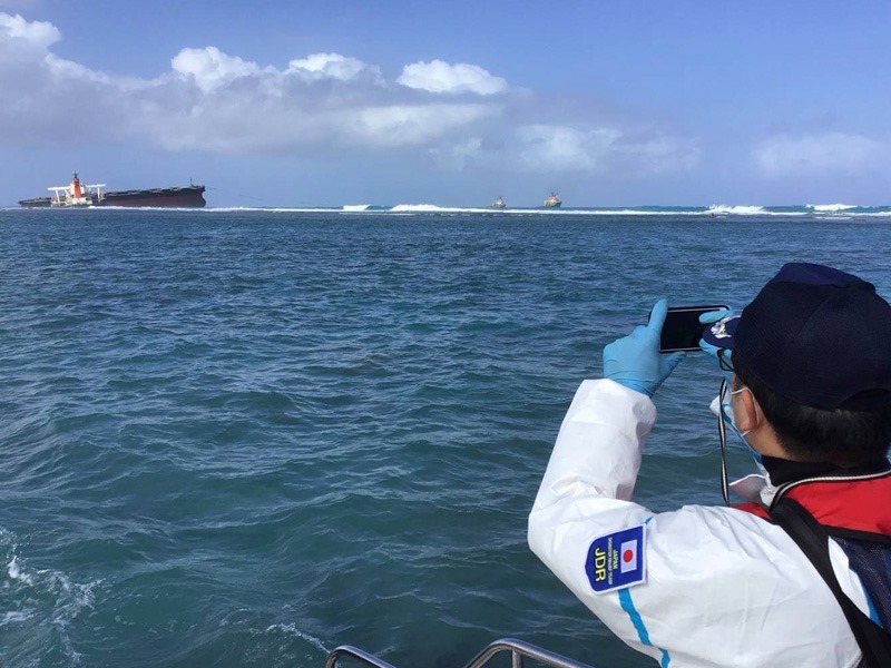 JICA have dispatched two Japan Disaster Relief expert teams to deal with a fuel oil spill off Mauritius from a cargo carrier chartered by Japanese shipping company. (JICA/Facebook)