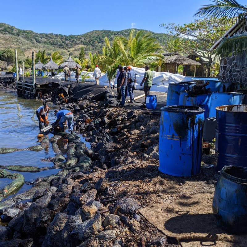 JICA have dispatched two Japan Disaster Relief expert teams to deal with a fuel oil spill off Mauritius from a cargo carrier chartered by Japanese shipping company. (JICA/Facebook)
