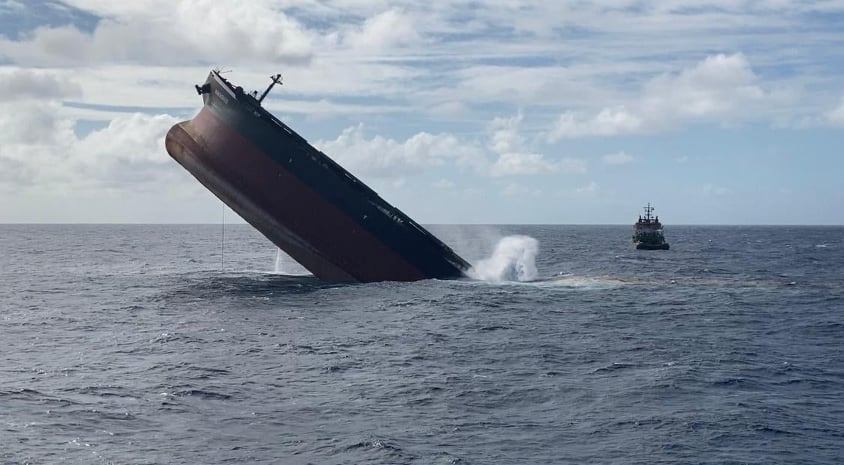 A part of the Japanese-owned bulk carrier MV Wakashio that ran aground off Mauritius is pictured during a planned sinking of the stem section of the vessel, Aug. 24, 2020. (File photo/Reuters)