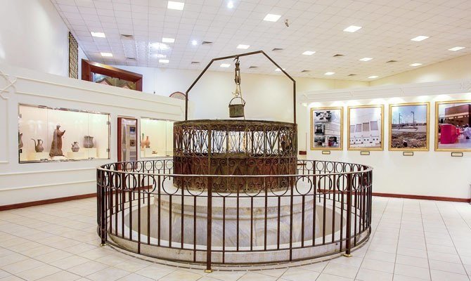 The old rails and bucket of the Zamzam well preserved in a museum. (SPA)