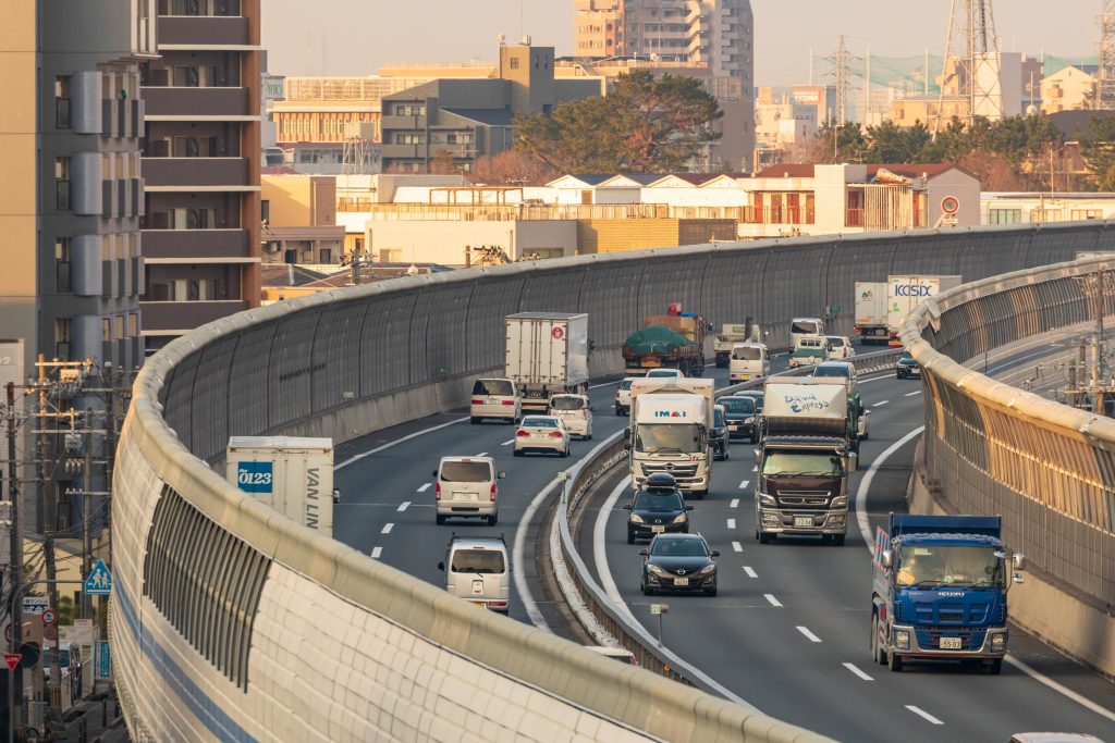 The initiative to set up relay logistics bases along expressways in Japan is expected to reduce the workload on truck drivers. (Shutterstock)