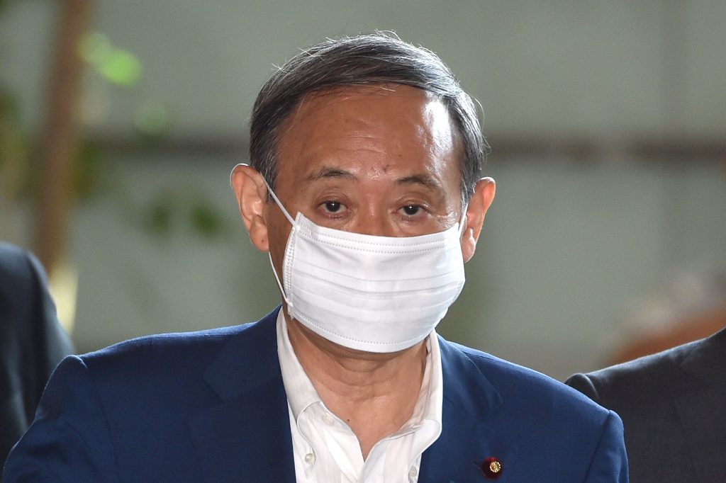 Japan's Chief Cabinet Secretary Yoshihide Suga arrives at the prime minister's office in Tokyo, Aug. 28, 2020. (File photo/AFP)