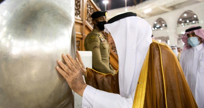 Prince Khalid bin Faisal helped to wash the Kaaba on behalf of King Salman. (SPA)