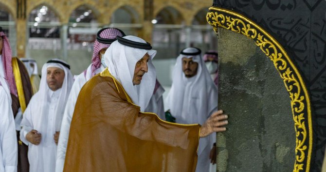 Prince Khalid bin Faisal helped to wash the Kaaba on behalf of King Salman. (SPA)