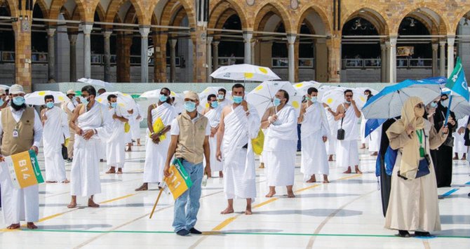 The first stage will allow Umrah for Saudis and expats residing in KSA, before expanding to a bigger capacity in the next stages to allow pilgrims from outside. (File photo)