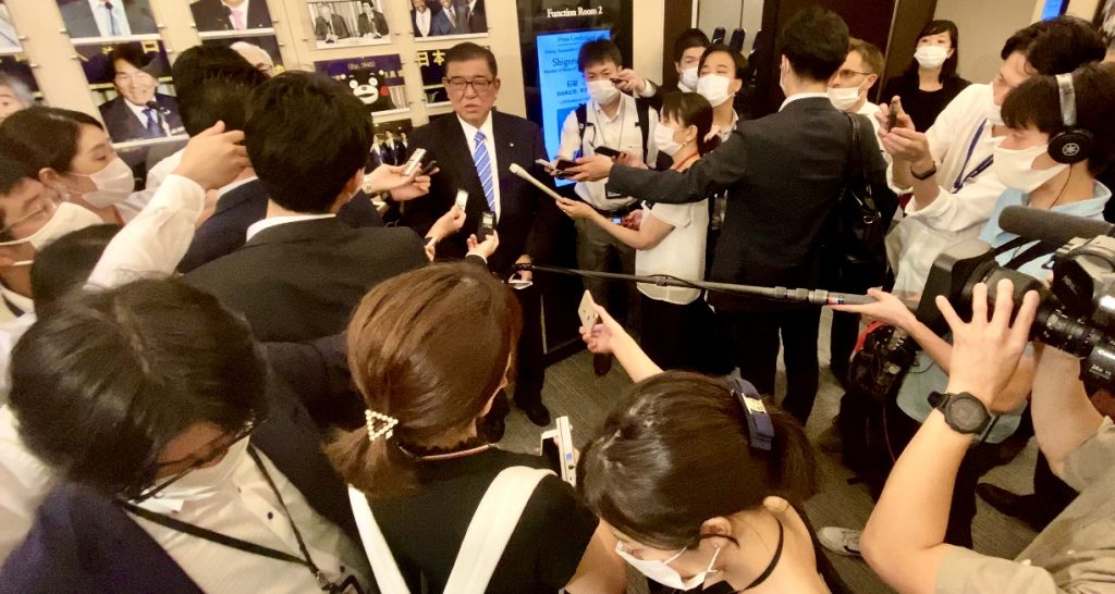 Shigeru Ishiba surrounded by reporters after his press conference. (ANJ photo)