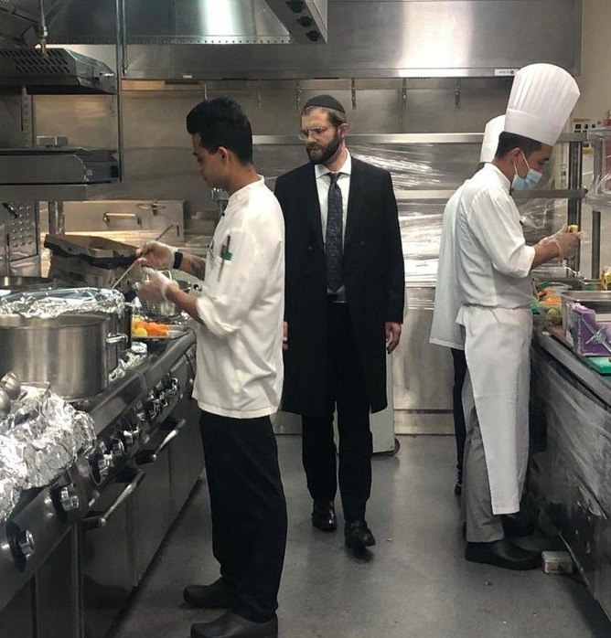 Chefs from the St. Regis in Abu Dhabi with Rabbi Yissachar Krakowski. (Supplied)