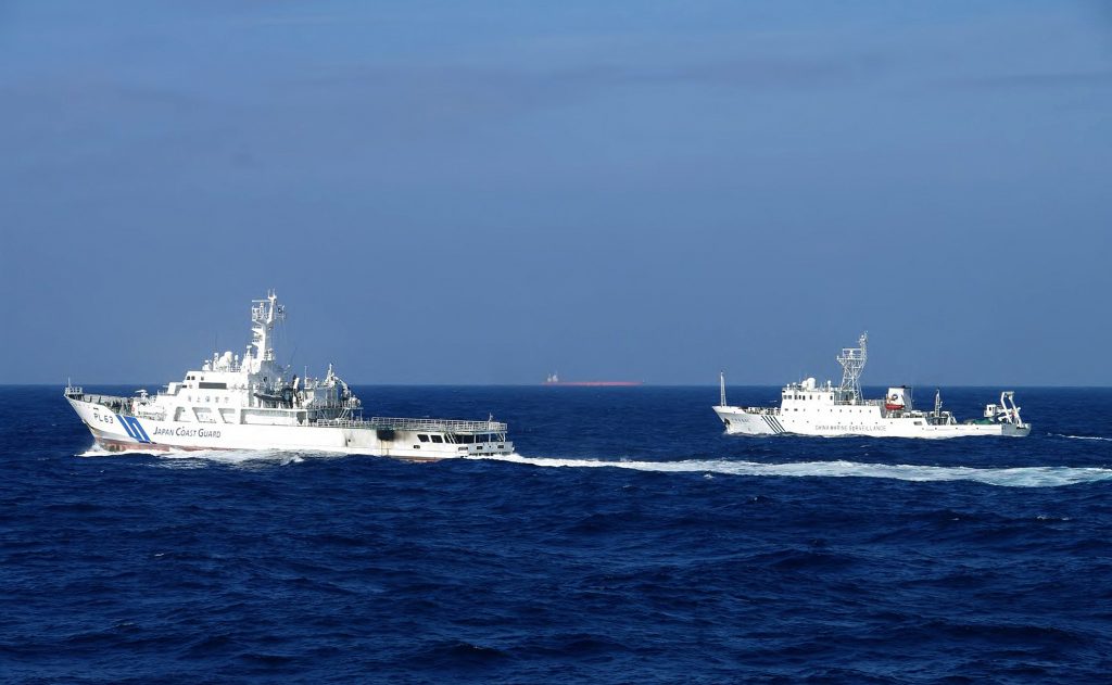 This handout picture taken by the Japan Coast Guard shows a Chinese marine surveillance ship (R) alongside a Japan Coast Guard ship near the disputed islets Senkaku or Diaoyu disputed islands,Feb. 4, 2013. (AFP)