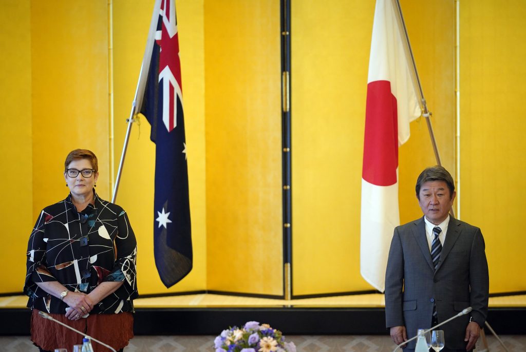 Japanese Foreign Minister Toshimitsu Motegi, right, gestures towards Australian Foreign Minister Marise Payne, left, prior to their luncheon meeting at the Iikura Guest House in Tokyo, Japan, Wednesday, Oct. 7, 2020. (File photo/AP)