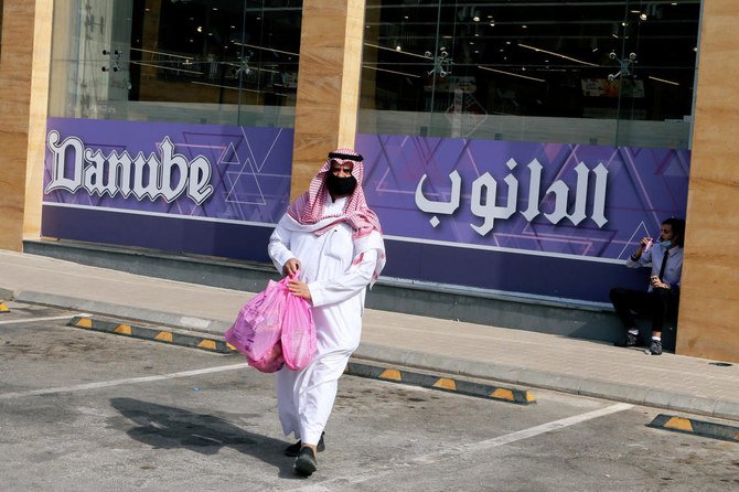 Saudi health officials continue inspection tours in commercial centers, shops and warehouses to prevent the spread of the coronavirus disease in the Kingdom. (SPA)