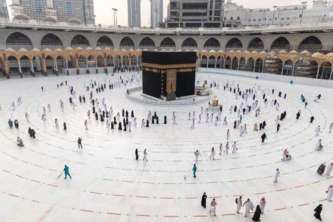 More than 500 employees have been recruited to guide pilgrims performing Umrah after Saudi Arabia lifted a temporary ban on the pilgrimage. (SPA)
