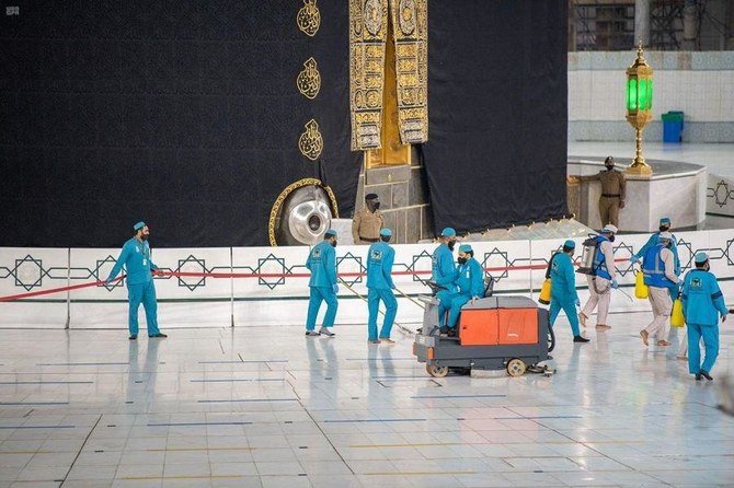 More than 500 employees have been recruited to guide pilgrims performing Umrah after Saudi Arabia lifted a temporary ban on the pilgrimage. (SPA)