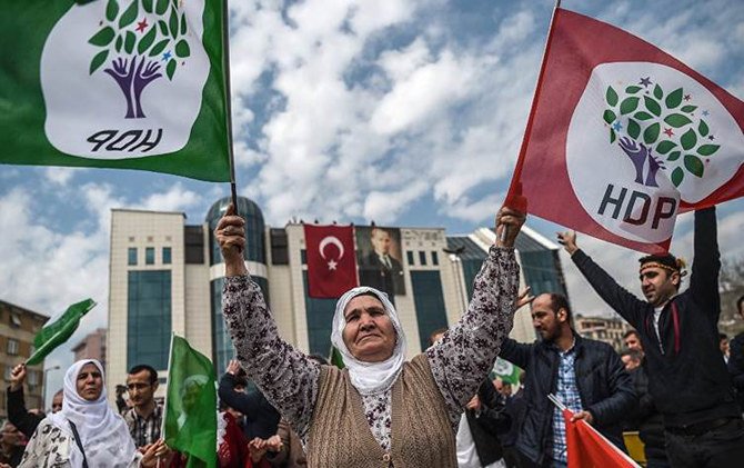 Supporters of Turkey’s pro-Kurdish Peoples’ Democratic Party (HDP) at a rally. (AFP file photo)