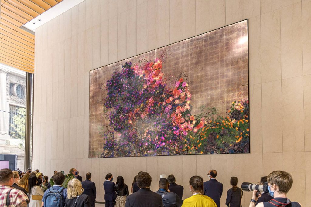 Although the One Vanderbilt is not officially open to the public, the artwork is available to see from outside the building.(teamLab)