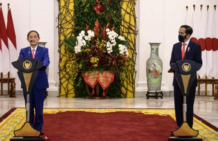 This handout photograph taken on October 20, 2020 and released by the Indonesian Presidential Palace shows Japanese Prime Minister Yoshihide Suga (left) and Indonesian President Joko Widodo during a joint press conference at the presidential palace in Bogor, on the outskirts of Jakarta. (AFP)