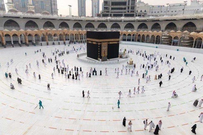 The second phase of Umrah will resume on Sunday with 15,000 pilgrims allowed to perform rituals and 40,000 worshippers offering daily obligatory prayers in the Grand Mosque in Makkah. (File/SPA)
