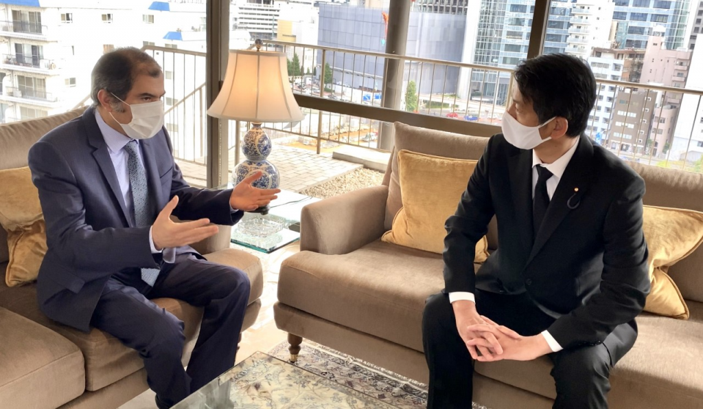 Yamada (R), former parliamentary vice-minister for foreign affairs, visited the Kuwaiti embassy in Tokyo on October 6 and met Ambassador Hasan Zaman (L) to express his condolences. (Arab News Japan)