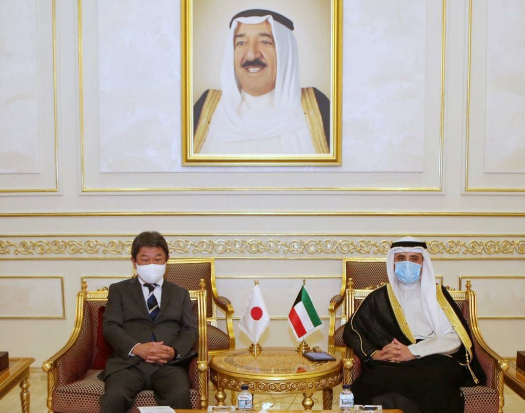 Motegi originally planned to visit Saudi Arabia, Portugal and France, but made the unscheduled visit to Kuwait in order to pay his respects to the late Emir. (MOFA Kuwait)