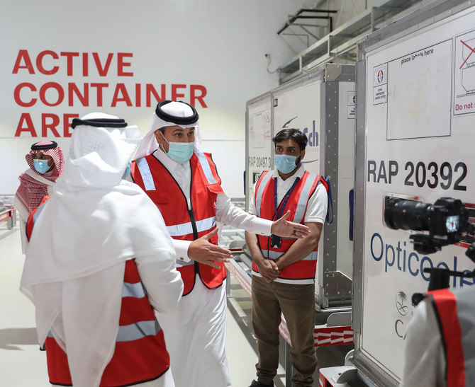 Al-Jasser, and Dr. Hisham Al-Jadhey, CEO of the Saudi Food and Drug Authority (SFDA) taking a tour of the SAL facility. (AN photo by Yazeed Alsamrani)