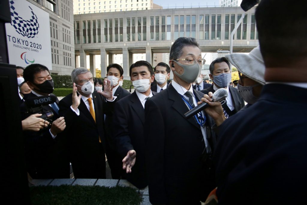 Thomas Bach (second left) has a word with the anti-Olympic protesters. (ANJ)