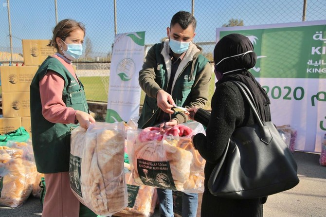 KSrelief workers distribute blankets and winter bags to Syrian and Palestinian refugees and the host community in the cities of Beit Al-Faks, Al-Danniyeh and Tripoli, in Lebanon. (SPA)