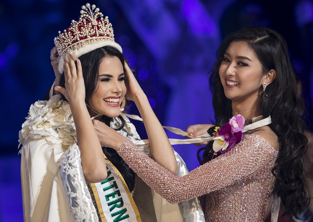 Miss Venezuela Mariem Claret Vlazco Garcia (left) receives the crown from 2017 winner Kevin Lilliana of Indonesia during the Miss International Beauty Pageant final in Tokyo on November 9, 2018. (AFP)