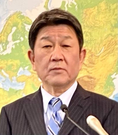 Japanese Foreign Minister Motegi Toshimitsu listens to a question from Arab News Japan at a press conference in Tokyo, Dec. 25, 2020. (ANJ photo)