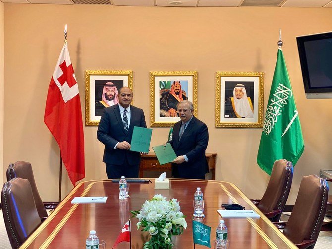 Saudi Arabia’s Permanent Representative to the United Nations, Abdallah Al-Mouallimi and his Tongan counterpart ambassador Viliami Va’inga Tone signed the agreement at the Kingdom’s mission in New York. (Twitter/@ksamissionun)