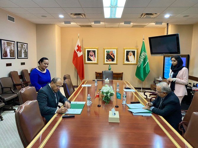 Saudi Arabia’s Permanent Representative to the United Nations, Abdallah Al-Mouallimi and his Tongan counterpart ambassador Viliami Va’inga Tone signed the agreement at the Kingdom’s mission in New York. (Twitter/@ksamissionun)