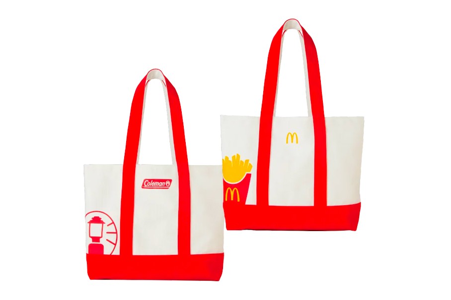 Inside the tote, purchasers can find a clock that takes the form of McDonald’s fries, a mug, and a pouch, along with a ¥500 JPY gold gift card. (McDonald's Japan)