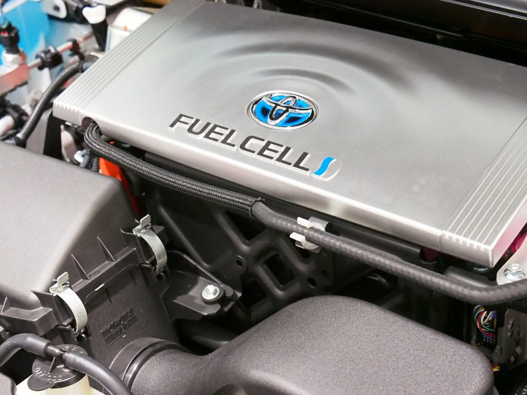 Fuel cell vehicles are powered by electricity produced by reactions between hydrogen and oxygen and do not emit carbon dioxide, which causes greenhouse effects. (Shutterstock)