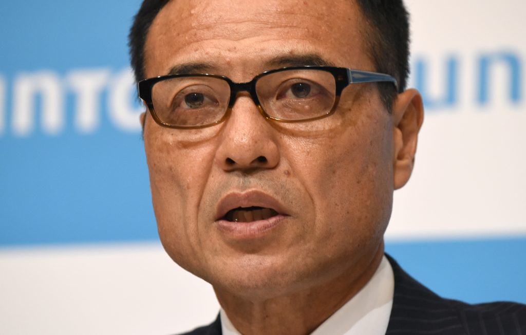 Takeshi Niinami, president of Japan's brewing and distilling company group Suntory Holdings, addresses journalists during a press conference in Tokyo on February 15, 2016. (AFP)