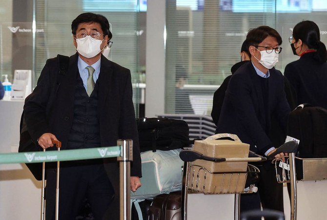 A South Korean delegation led by Koh Kyung-sok (L), director-general of the South Korean Foreign Ministry's Africa and Middle Eastern affairs, leaves for Tehran via Qatar at Incheon international airport, west of Seoul, on January 6, 2021. (AFP)