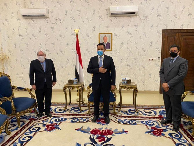 Martin Griffiths held talks with PM Maeen Abdulmalik Saeed and other members of Yemen’s cabinet. (@OSE_Yemen)