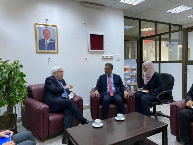 Martin Griffiths held talks with PM Maeen Abdulmalik Saeed and other members of Yemen’s cabinet. (@OSE_Yemen)