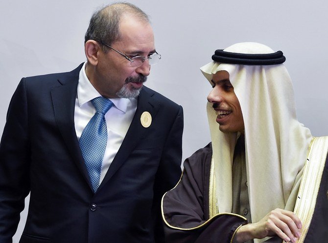 Saudi Foreign Minister Faisal bin Farhan (R) and his Jordanian counterpart Ayman Safadi chat ahead of a meeting for top diplomats of Arab and African coastal states, in the Saudi capital Riyadh on January 6, 2020. (File/AFP)
