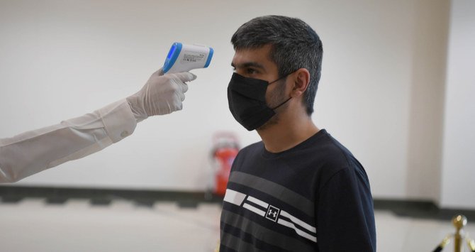 Temperature checks are carried out at the entrances of most indoor venues in Saudi Arabia. (AN Photo/Basher Saleh)