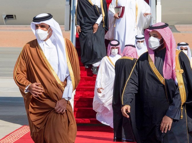 Saudi Arabia’s Crown Prince Mohammad bin Salman welcomed on Tuesday the Emir of Qatar, Sheikh Tamim bin Hamad Al-Thani to Al-Ula ahead of the Gulf Cooperation Council (GCC) summit, as the Qatari leader stepped off the plane. (AFP)