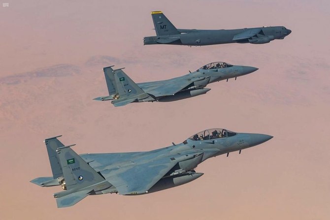 Saudi Arabia’s Royal Air Force and the US Air Force held a joint military drill, in which Saudi F-15SE fighters, and American B-52 strategic bombers and F-16 fighters participated. (SPA)