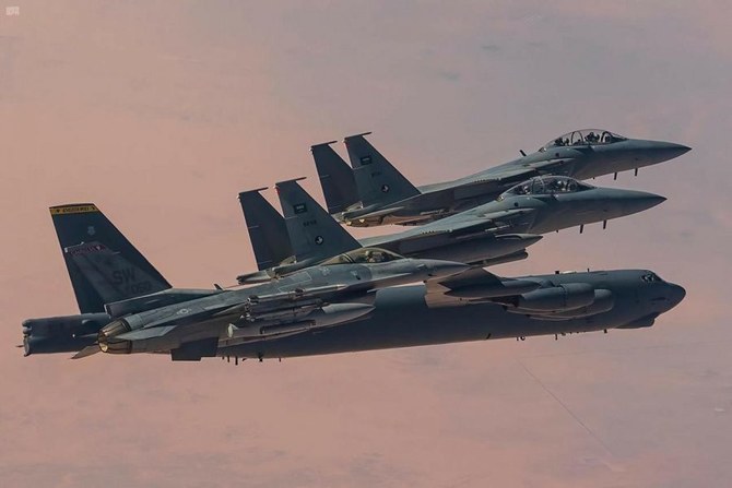 Saudi Arabia’s Royal Air Force and the US Air Force held a joint military drill, in which Saudi F-15SE fighters, and American B-52 strategic bombers and F-16 fighters participated. (SPA)
