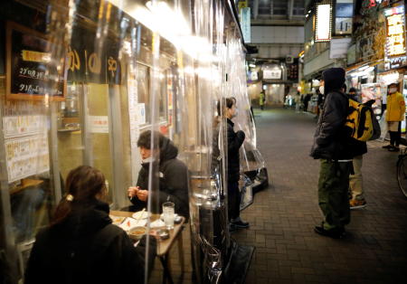People enjoy drinks and dinner at a Japanese izakaya pub, amid the coronavirus disease (COVID-19) outbreak, in Tokyo, Japan, January 5, 2021. (Reuters)