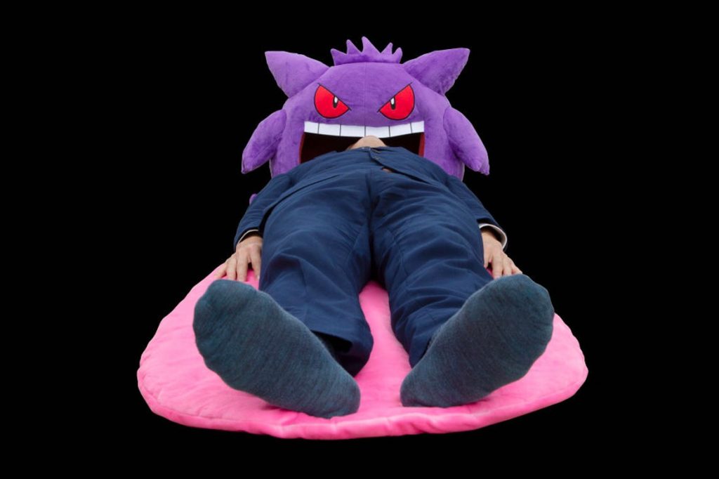 Bandai’s latest pillow is shaped like Pokémon’s Gengar, measuring 170 centimetres in length and priced at  ¥25,950 JPY ($250 USD). (Premium Bandai)