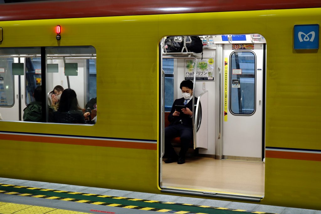 The daily number of new coronavirus cases in Tokyo stood below 1,000 for the 10th straight day. (Shutterstock)