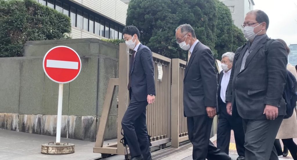 Hiroshi Kanno enters Tokyo District Court, lodges a complaint for improved compensation for the villagers of Iitate, which was classified as one of the most beautiful villages of Japan, and was evacuated after Fukushima nuclear disaster. (ANJ photos)