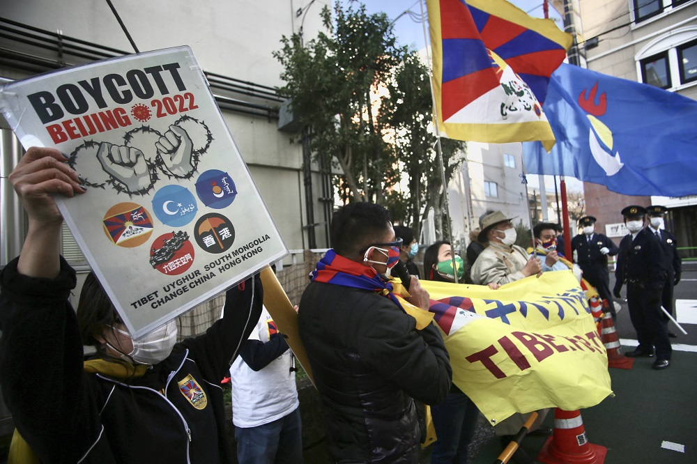 During the demonstration, other people facing