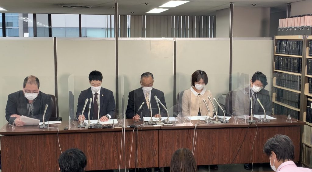 Hiroshi Kanno enters Tokyo District Court, lodges a complaint for improved compensation for the villagers of Iitate, which was classified as one of the most beautiful villages of Japan, and was evacuated after Fukushima nuclear disaster. (ANJ photos)