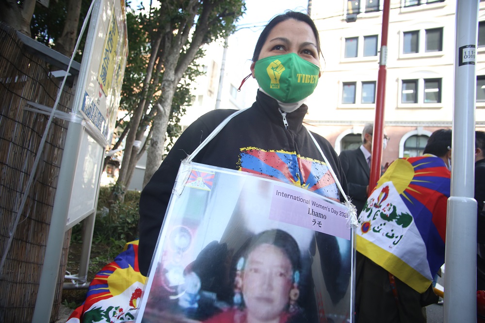 During the demonstration, other people facing